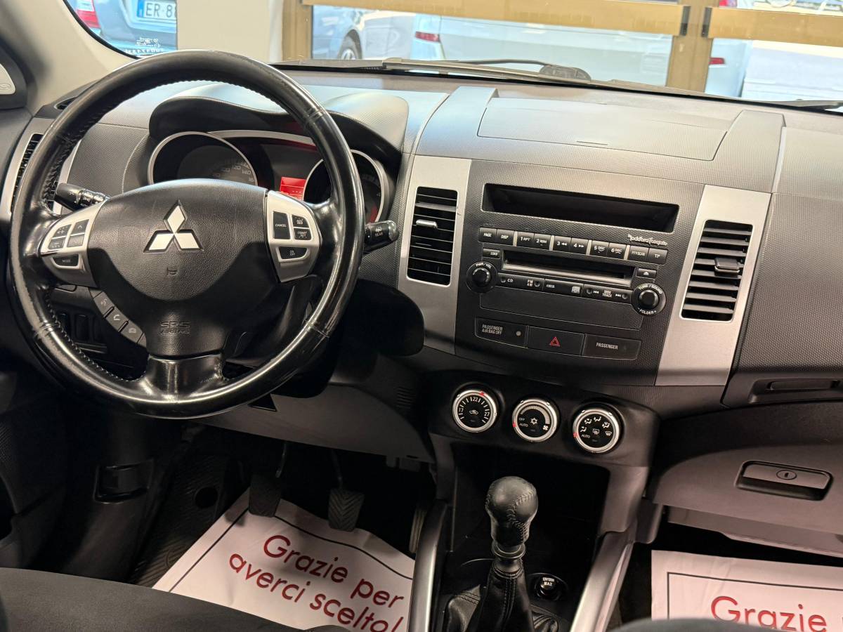 MITSUBISHI OUTLANDER 2.0 DI-D INSTYLE – 7 POSTI – 4X4 Ok anche per i neopatentati 
