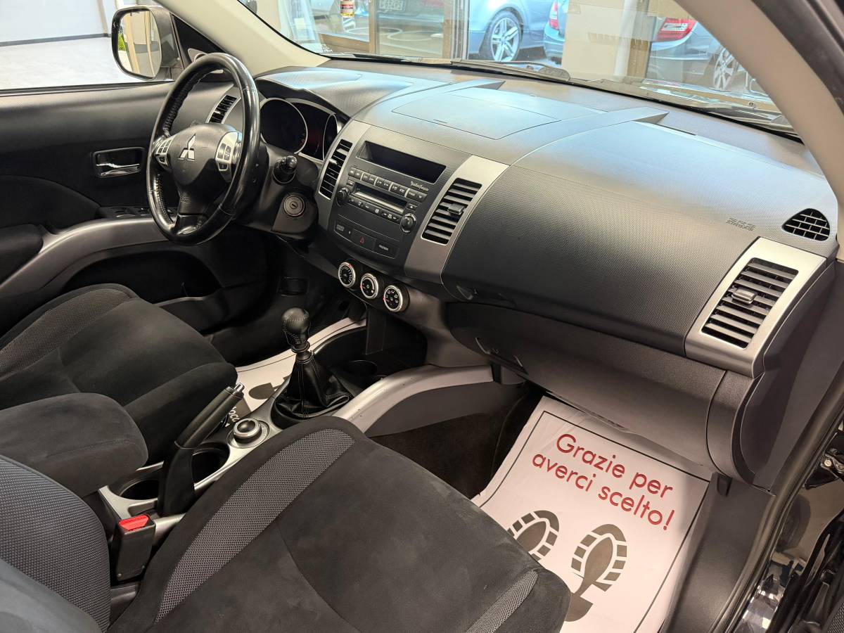 MITSUBISHI OUTLANDER 2.0 DI-D INSTYLE – 7 POSTI – 4X4 Ok anche per i neopatentati 
