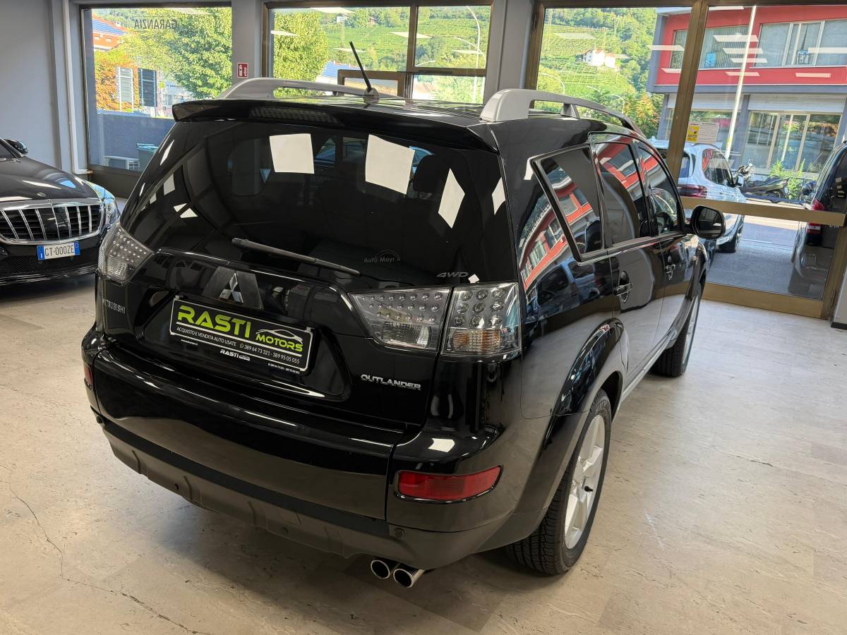 MITSUBISHI OUTLANDER 2.0 DI-D INSTYLE – 7 POSTI – 4X4 Ok anche per i neopatentati 