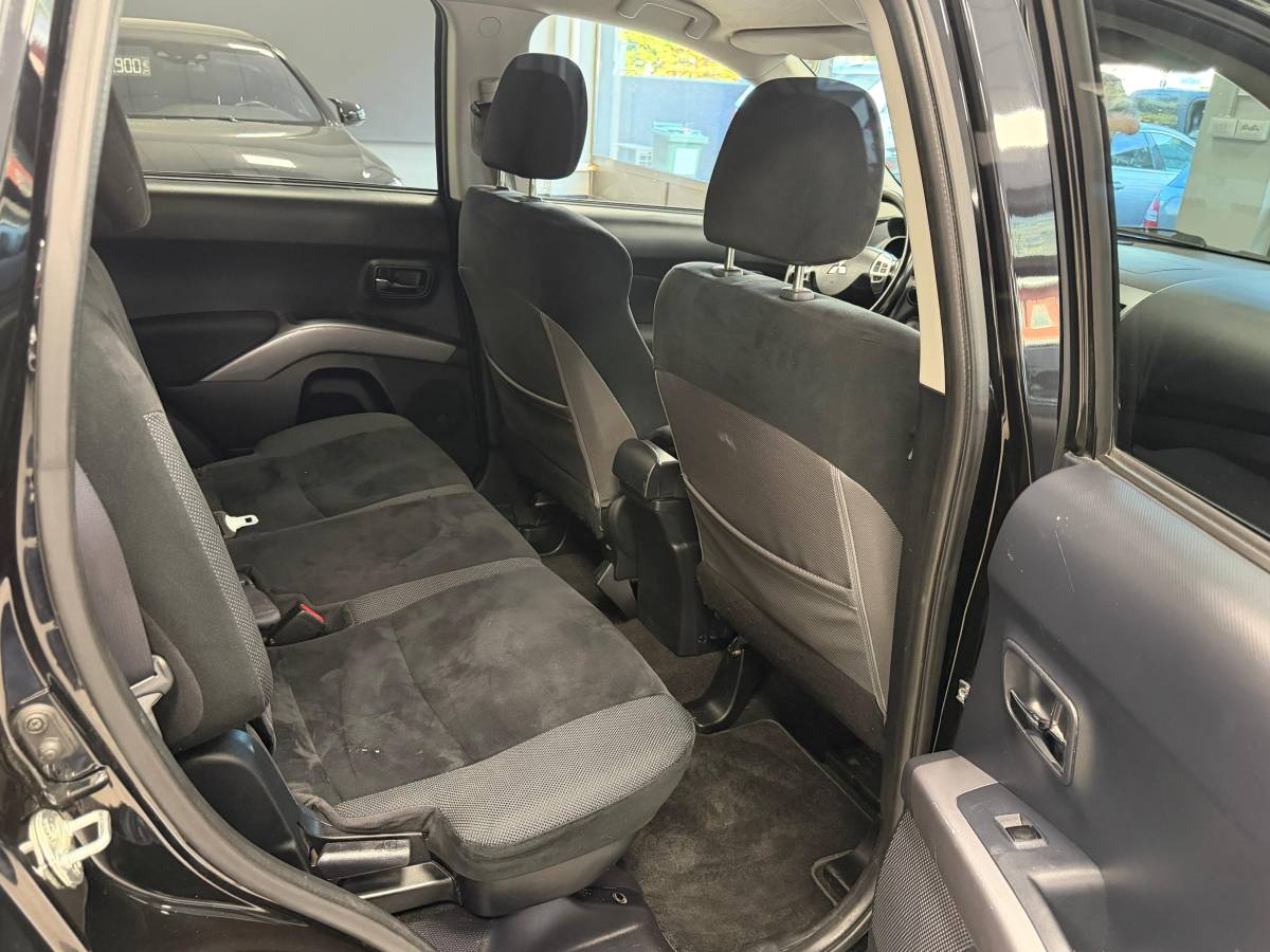 MITSUBISHI OUTLANDER 2.0 DI-D INSTYLE – 7 POSTI – 4X4 Ok anche per i neopatentati 