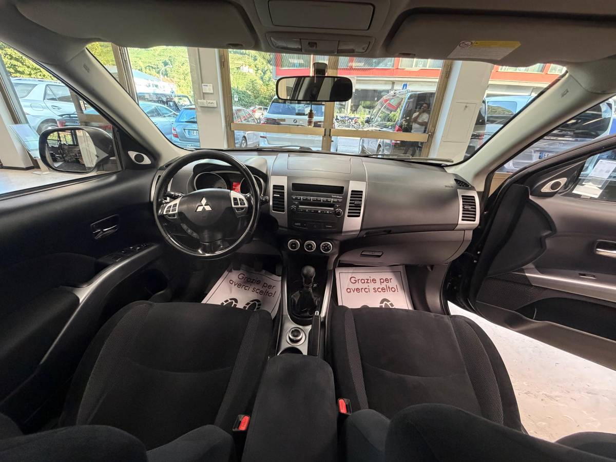 MITSUBISHI OUTLANDER 2.0 DI-D INSTYLE – 7 POSTI – 4X4 Ok anche per i neopatentati 