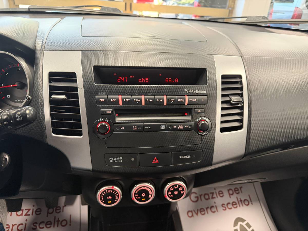 MITSUBISHI OUTLANDER 2.0 DI-D INSTYLE – 7 POSTI – 4X4 Ok anche per i neopatentati 