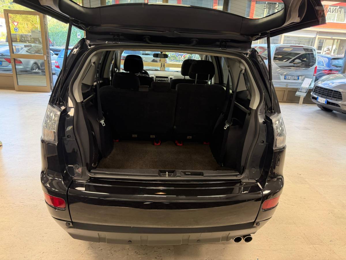MITSUBISHI OUTLANDER 2.0 DI-D INSTYLE – 7 POSTI – 4X4 Ok anche per i neopatentati 