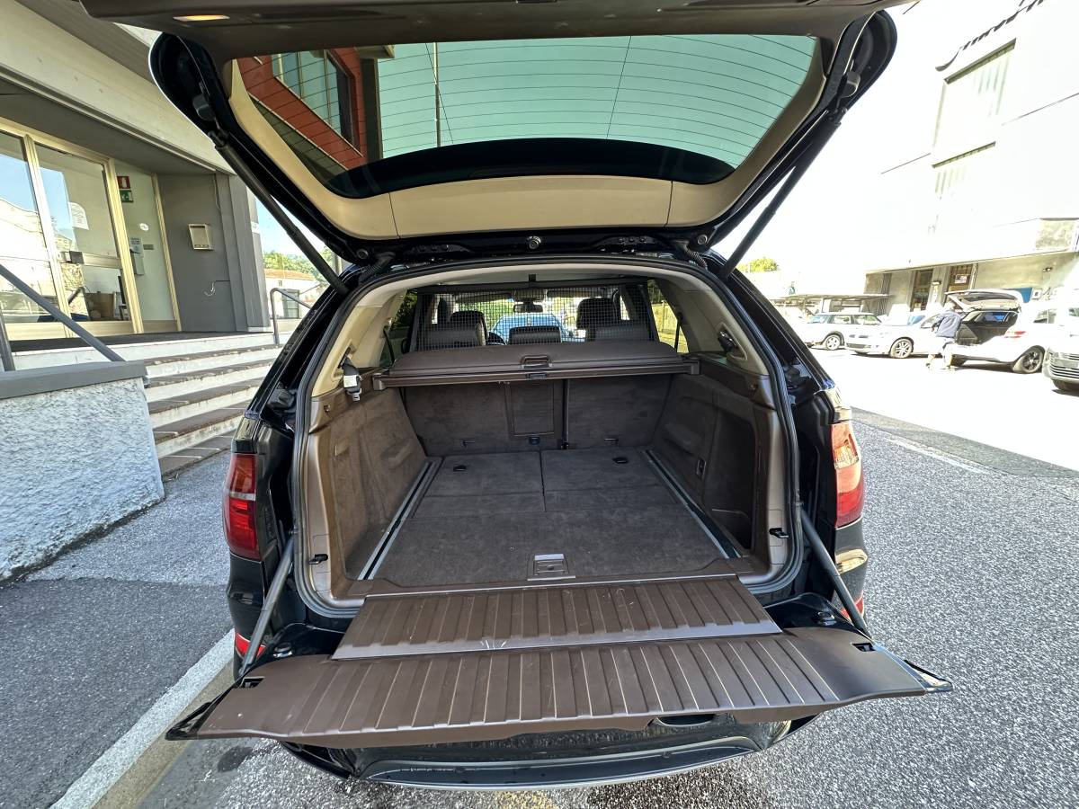 BMW X5 xDrive30d – 7 POSTI  