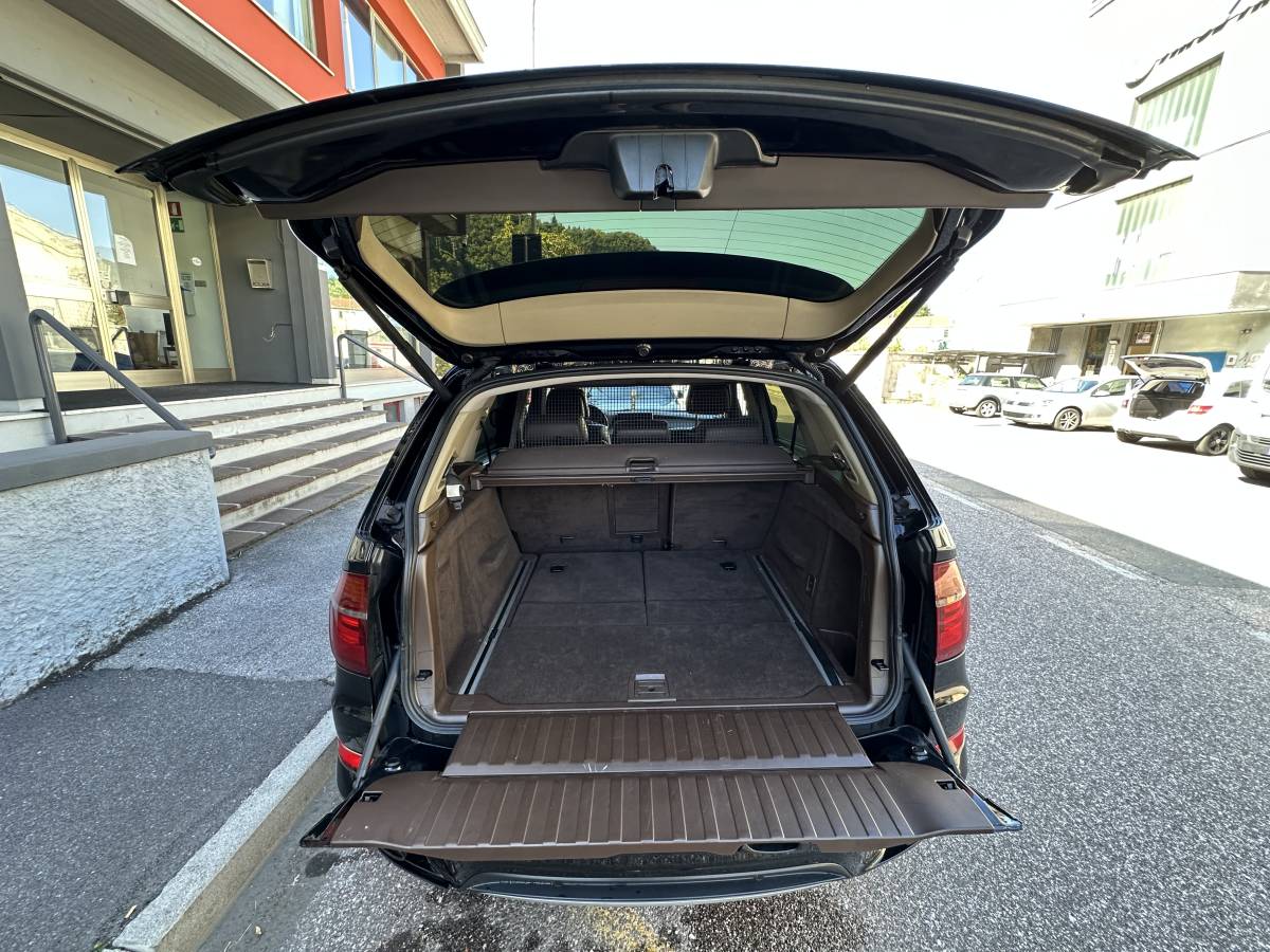 BMW X5 xDrive30d – 7 POSTI  