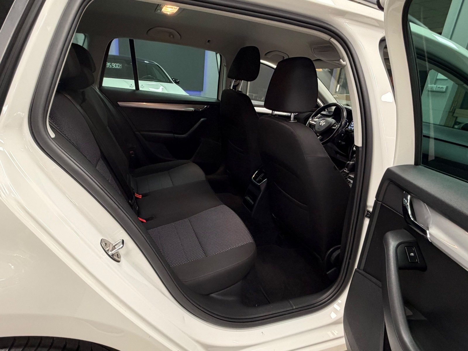 SKODA OCTAVIA 1.6 TDI DSG WAGON STYLE – 110 CV 