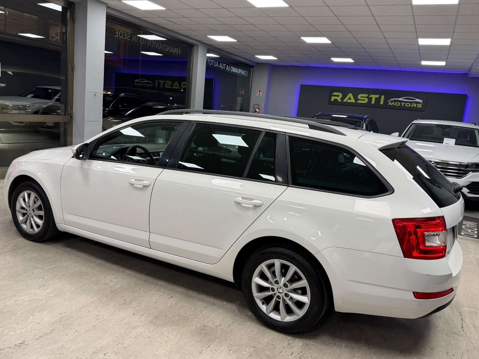 SKODA OCTAVIA 1.6 TDI DSG WAGON STYLE – 110 CV 