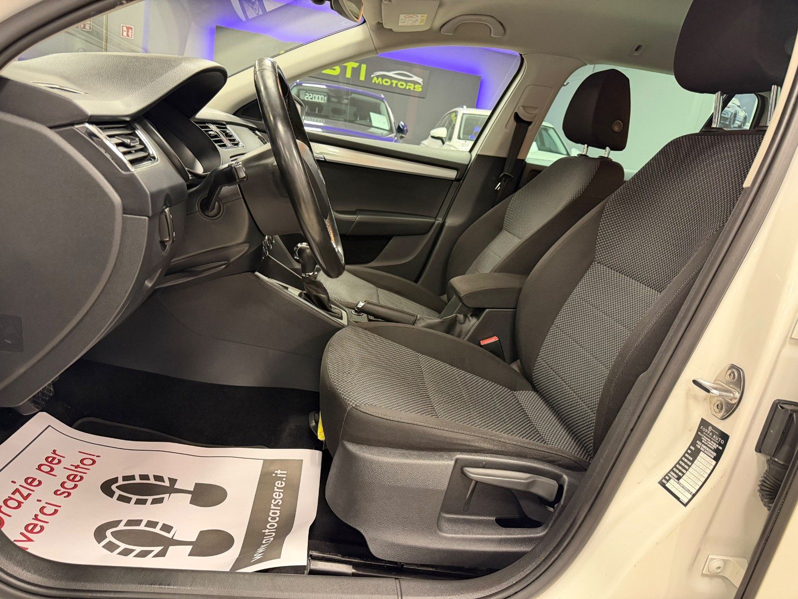 SKODA OCTAVIA 1.6 TDI DSG WAGON STYLE – 110 CV 